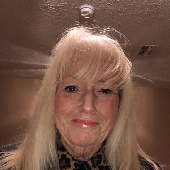 Meet your Posher, Lorna - Picture 2 of 2